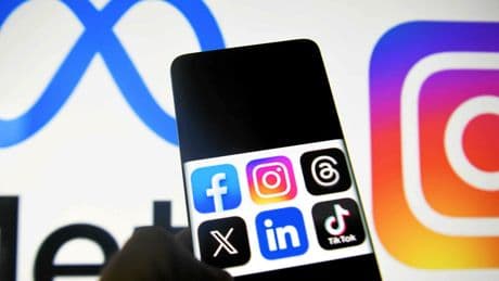 Le gouvernement insiste pour interdire les réseaux sociaux avant 15 ans