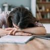 En 2024, "49% des jeunes actifs se sont vu prescrire au moins un arrêt maladie", selon un baromètre
