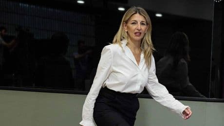 Yolanda Díaz aprieta el paso para la reducción de jornada pero el escándalo de Santos Cerdán enrarece la negociación
