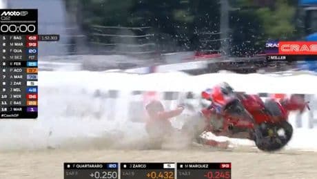 Una caída de Marc Márquez sobre la bocina le da a Pecco Bagnaia la pole en Brno: el líder de MotoGP saldrá segundo