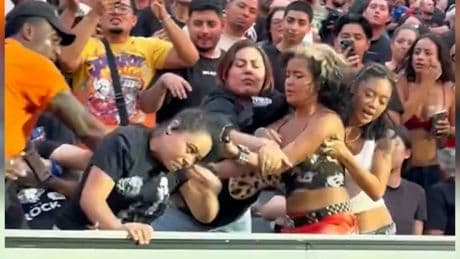 Wrestling auf der Tribüne - Fan-Schlägerei beim WWE SummerSlam