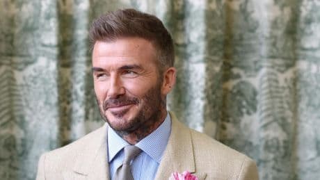 David Beckham se convierte en sir y su esposa en lady Victoria