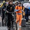 Hoop buien met hier en daar onweer, pas tegen weekend droger