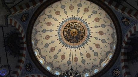 Tokyo Camii'ne ziyaretçi akını: Bayram namazı tam 3 kez kılındı