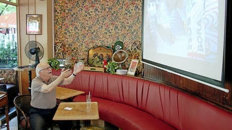 Le Tour de France dans le canapé d’Erik Orsenna : « Un besoin d’amour ! »