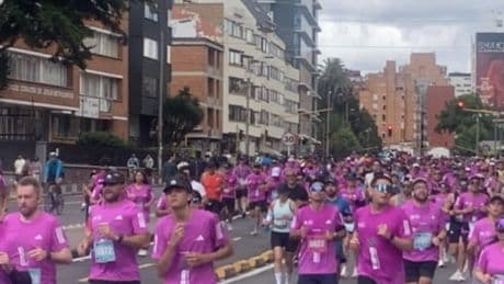 Muere un atleta tras colapsar cerca de la meta de la Medio Maratón de Bogotá