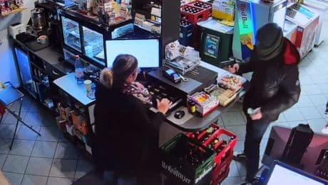 Drei Überfälle in einer Woche - Eigene Mutter verrät Pistolen-Räuber an Polizei