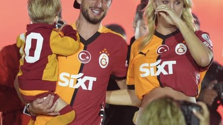 Muslera ve Mertens'ten taraftarlara veda!