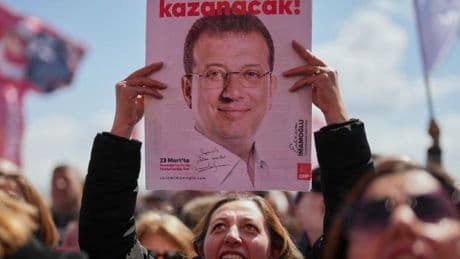 „Ich bin hier, weil ich die Wahlen in Istanbul dreimal gewonnen habe“, sagt Imamoglu vor Gericht