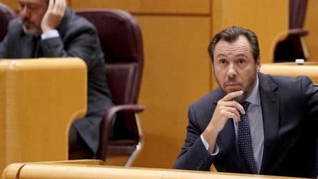 El Senado reprueba a Puente por "inventar" sabotajes y "no asumir su responsabilidad" en el caos ferroviario