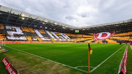 Verkündung auf der Stadion-Leinwand - Dynamo verpflichtet Zweitliga-Torjäger
