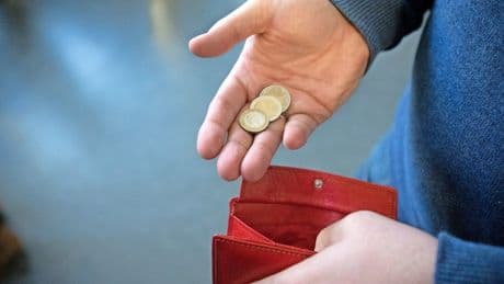 Kontoüberziehung: Verbraucher müssen weniger für den Dispo zahlen