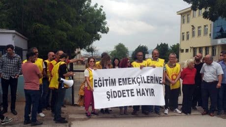 Hakkını isteyen öğretmene patrondan şiddet