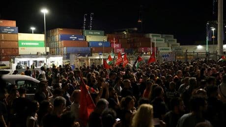İsrail'e çelik taşıyan gemiye Yunanistan'da engel!