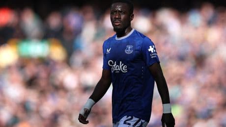 Idrissa Gueye signs new deal as Everton continue to keep core intact