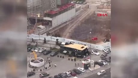 Ankara'da sağanak ve şiddetli rüzgar: Yıldırım düşen cami minaresinde yangın