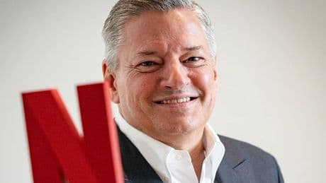 Ted Sarandos anuncia en Madrid ante Pedro Sánchez que Netflix invertirá 1.000 millones de euros en España