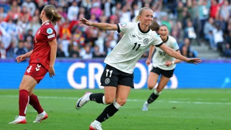 Euro féminin : l'Allemagne renverse le Danemark et consolide la première place du groupe C