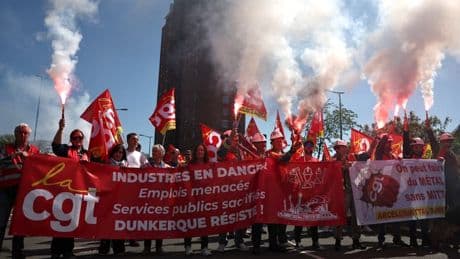 "Notre usine va crouler": à Dunkerque, les salariés d'ArcelorMittal manifestent contre les emplois menacés