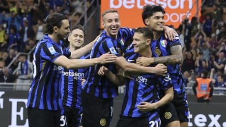 <p>Inter, subito rigore e il Verona sparisce: dopo turnover e squalifiche patteggiate -3 dal Napoli</p>