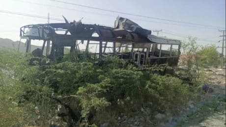 Pakistan’da vahşet: Çocukları taşıyan otobüs havaya uçuruldu