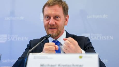 Mann aus Radeburg droht Kretschmer mit Waffengewalt – Schnelles Verfahren?