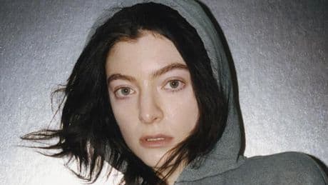 Lorde präsentiert neue Musik – und ihren Intimbereich