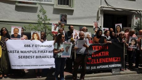 Ağır hasta mahpuslar için eylem: Fırat Nebioğlu ile Mecit Başdaş'ın tahliyesi istendi