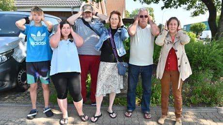Wer es findet, bekommt 1000 Euro - Unser Dorf brummt und keiner weiß, warum