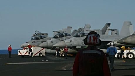 Russia e Nato, gli Usa ora simulano la guerra: conflitto aereo nei cieli d?Europa (con l'incubo del nucleare)