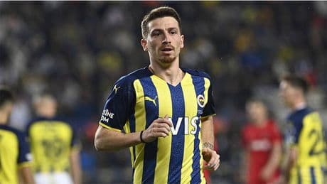 Fenerbahçe'nin bu sezonki tek kaptanı Mert Hakan Yandaş olacak!
