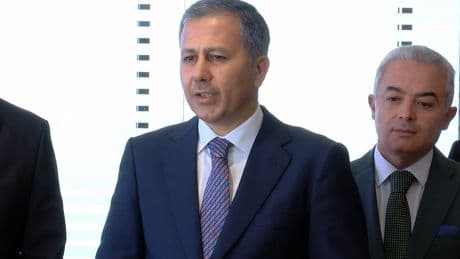 Yüzlerce yurttaş darp edilerek gözaltına alınırken Yerlikaya 1 Mayıs'ı kutladı