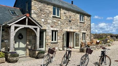 'Beautiful' Cornish cottage with cinema room and sauna has 'stunning' sunset views