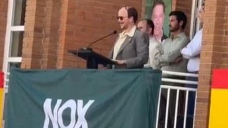 Los ultras de Nox fichan a Torrente en un bar en la sexta entrega de la serie