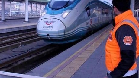 YHT istasyonlarındaki 'Turuncu Masa' engelleri kaldırıp ulaşımı kolaylaştırıyor