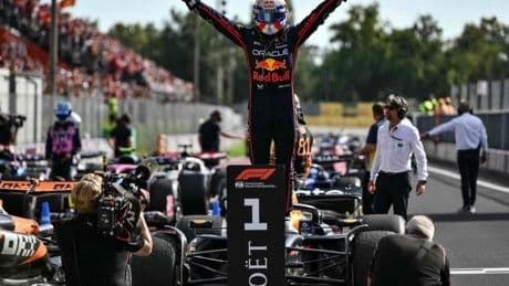 Verstappen les pinta la cara a los dos pilotos de McLaren