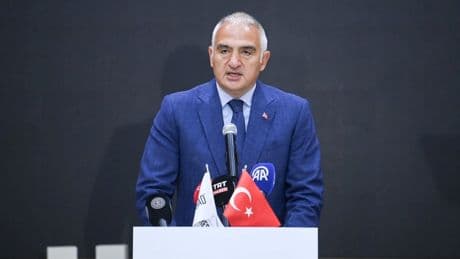 Bakan Ersoy: Sezai Karakoç'un hayatında bir hazine saklıdır