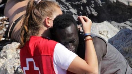 Muere en Málaga el inmigrante senegalés cuyo abrazo a una voluntaria de la Cruz Roja se hizo viral