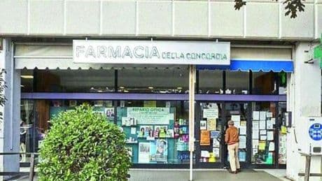 Nebbiolo e barbera insieme alle medicine, a Savona è polemica sul vino in farmacia