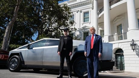 La bronca entre Musk y Trump ha hecho perder a Tesla 100.000 millones de dólares. Es el menor de sus problemas