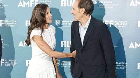 La reina Letizia corona a Alberto Iglesias en un festival Atlàntida de cine que ha superado los 45.000 asistentes