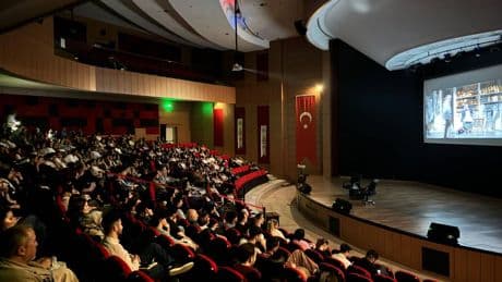 Zeki Demirkubuz Rüzgârı Safranbolu’yu sardı: “Hayat”la Gelen Derinlik, Genç Sinemacılara İlham Oldu!