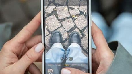 Apple users rush to buy iPhone 13 for £265 in cracking deal