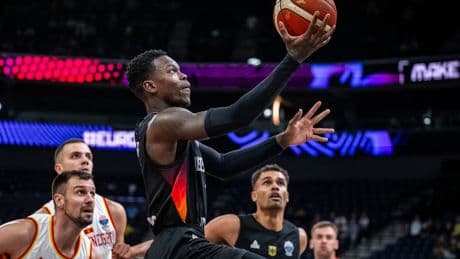 Basketball-EM: Deutschland dreht spät auf und besiegt Montenegro