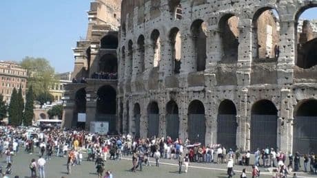 Tourist left screaming until he passed out after taking Rome Colosseum selfie