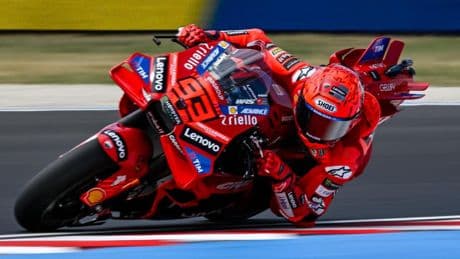 Marc Márquez estrena la 'pole' y el récord de pista de Balatonring; Bagnaia, 15.º
