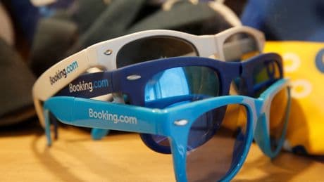 Booking revisa sus previsiones ante la “incertidumbre geopolítica y macroeconómica”