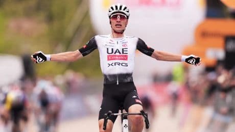 Ayuso mete presión a Roglic: victoria en la séptima etapa y candidatura al Giro de Italia
