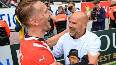 PSV praat met Peter Bosz over contractverlenging en wil snel uitsluitsel van Luuk de Jong