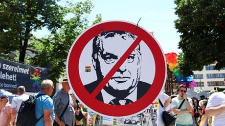 Una marcha masiva por los derechos LGTBI desafía a Orbán e ignora su prohibición de manifestarse en Budapest